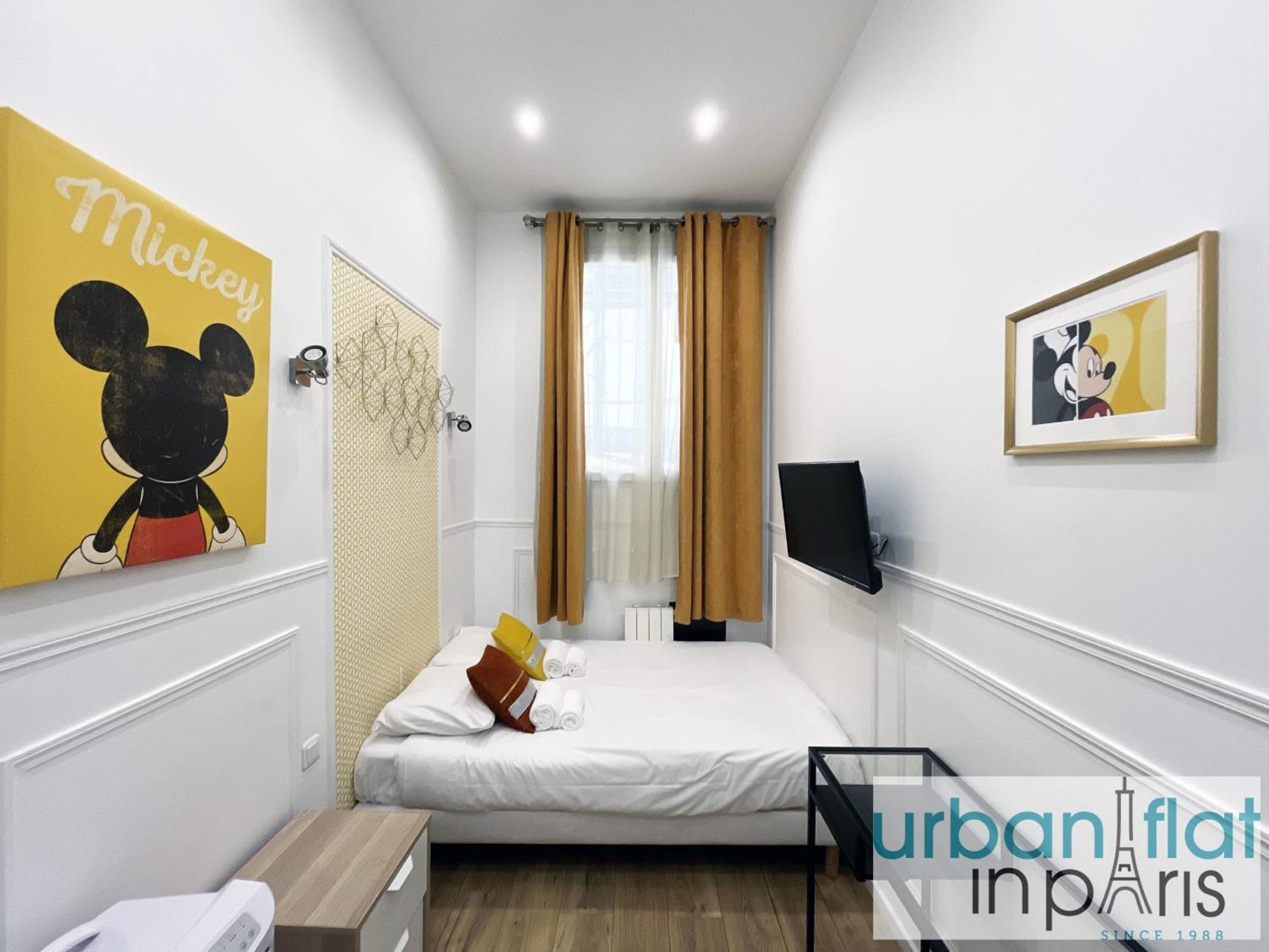 72 - Mermoz Mickey Mouse Paris Exterior foto