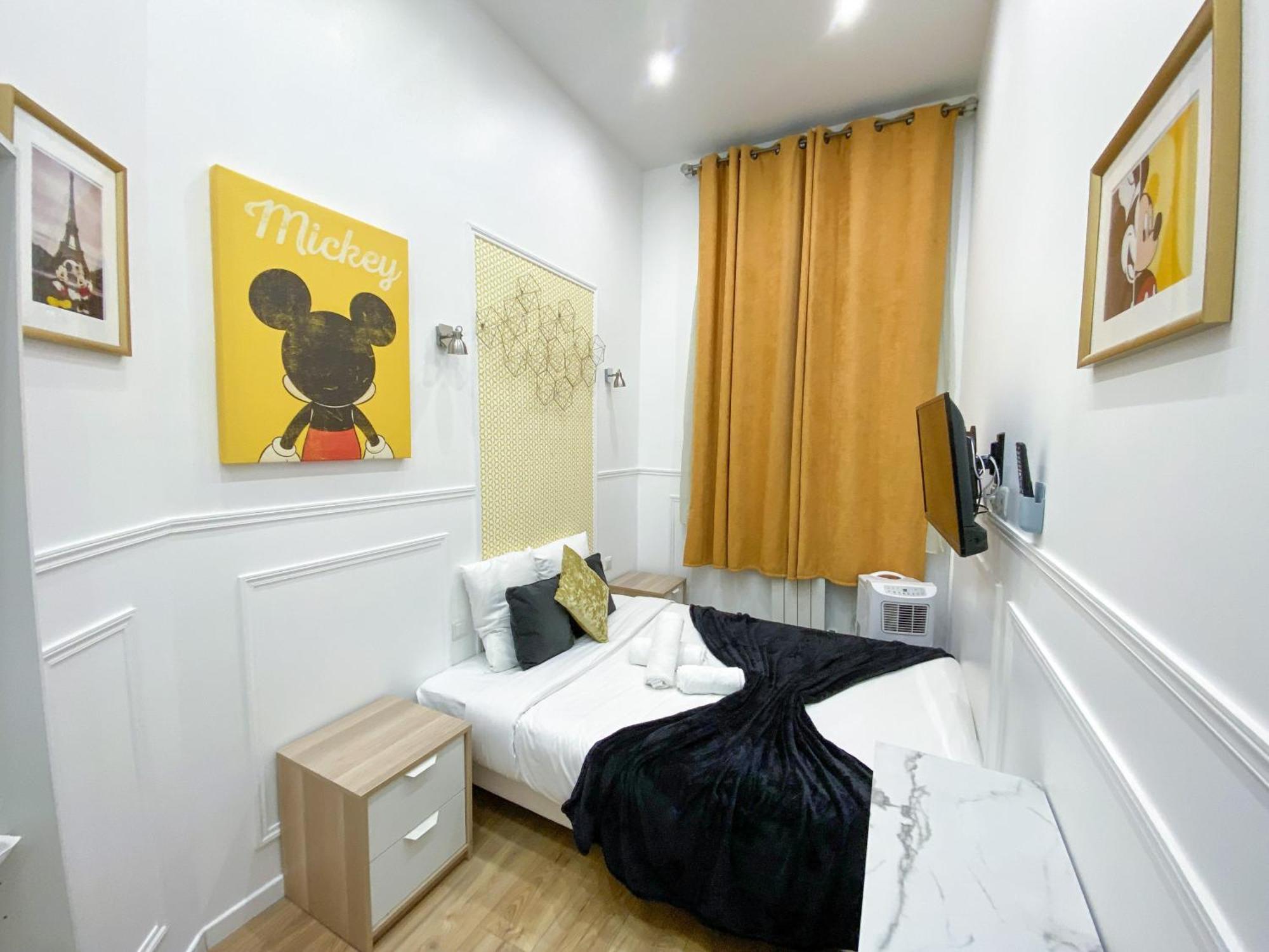 72 - Mermoz Mickey Mouse Paris Exterior foto