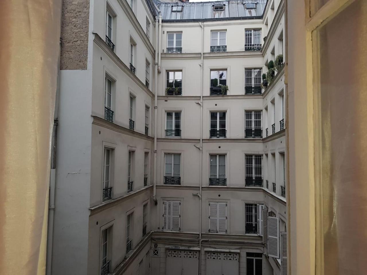 72 - Mermoz Mickey Mouse Paris Exterior foto